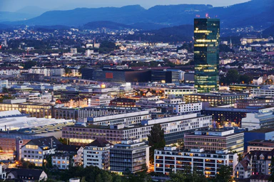 Die Stadt Zürich bei Nacht.