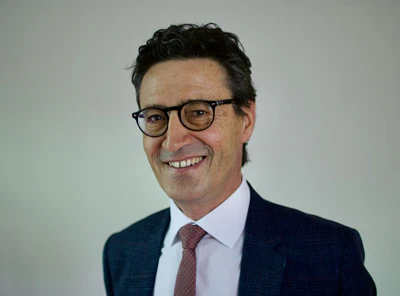 Georges T. Roos, Zukunftsforscher