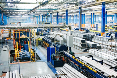 Une halle industrielle.
